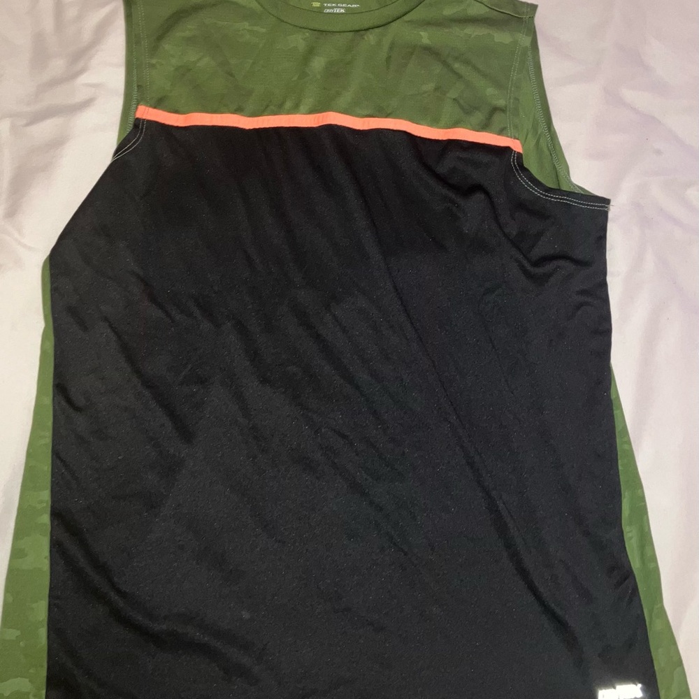Boy’s Tek Gear Active Top !Accepting Offers! Bundle Deals Available (2)